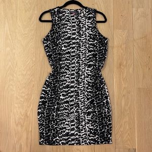 Vince Camuto Black & White Snake Print Bodycon Sleeveless Dress - Size M